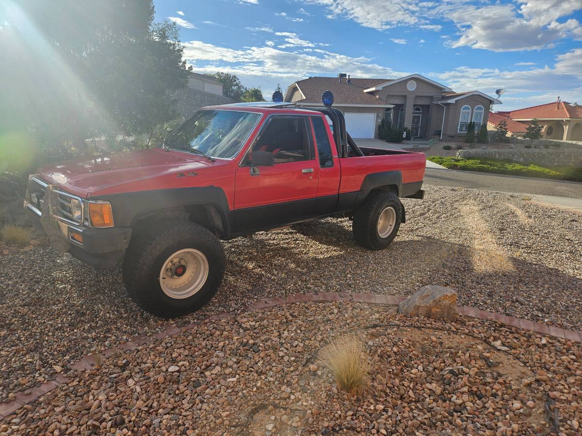 Toyota-Pickup-1988