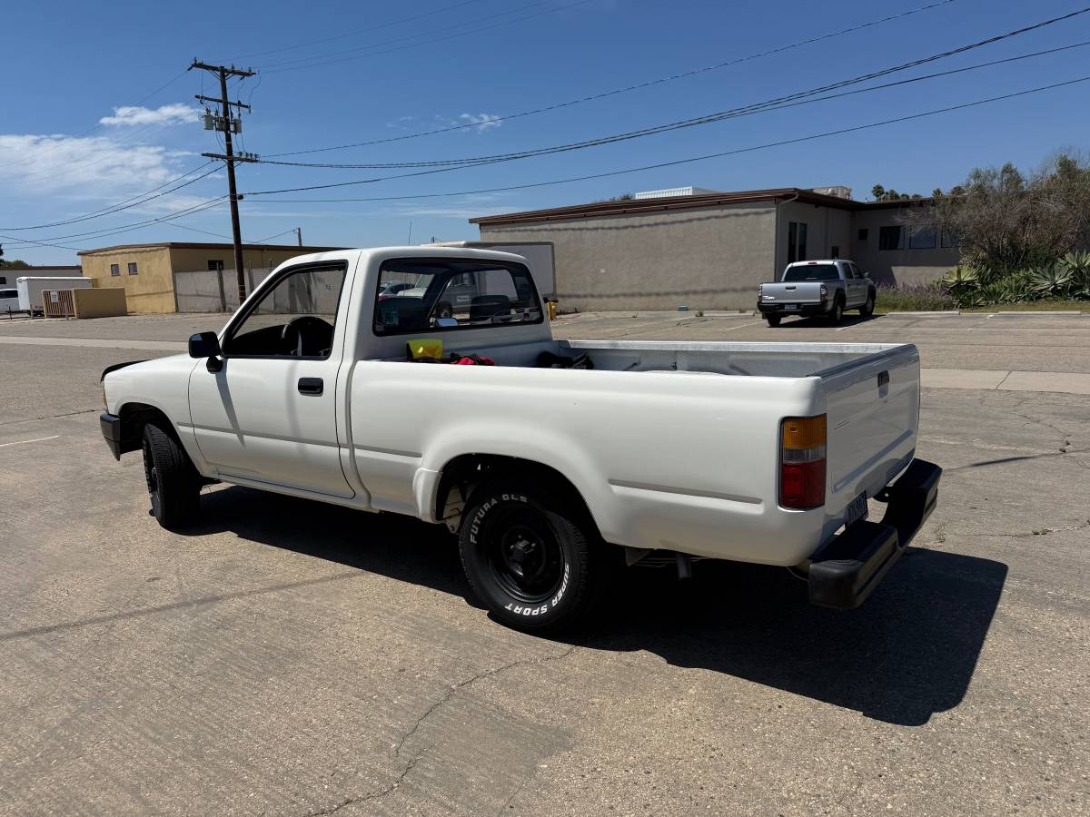 Toyota-Pickup-1990-White
