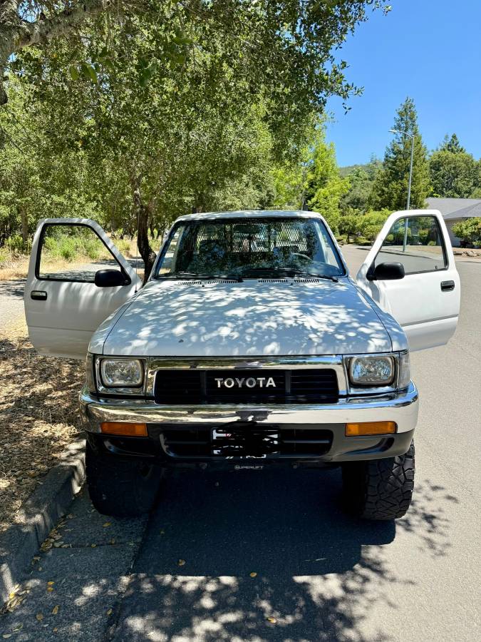 Toyota-Pickup-1991-White