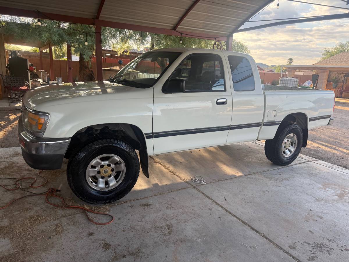 Toyota-Pickup-1996