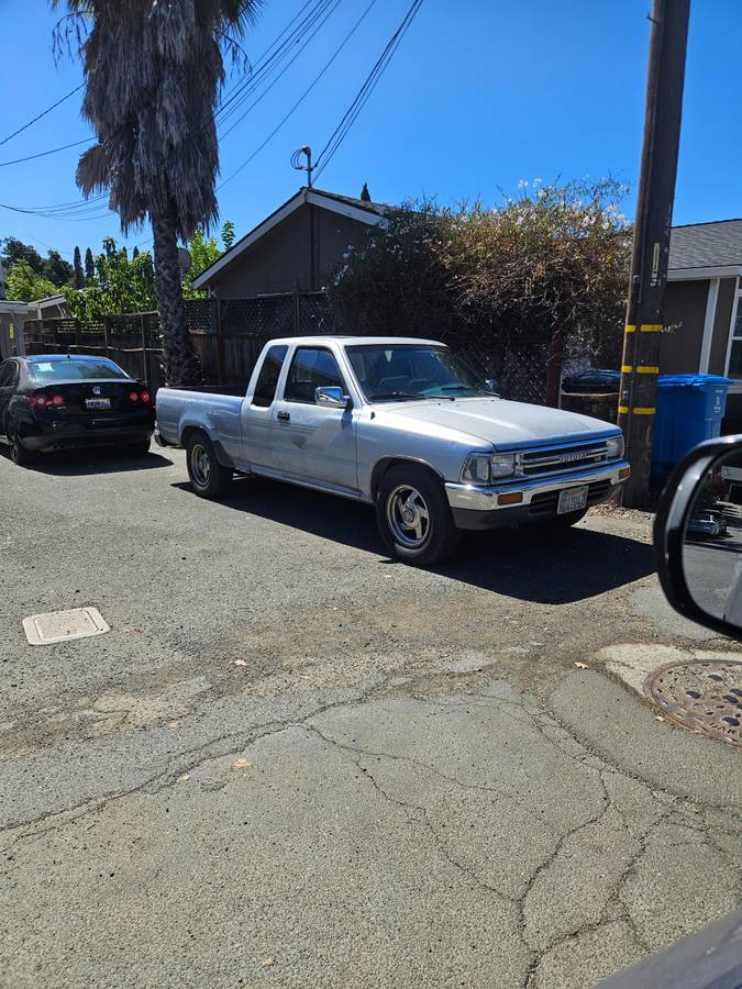 Toyota-Pickup-sr5-2wd-1990-Silver