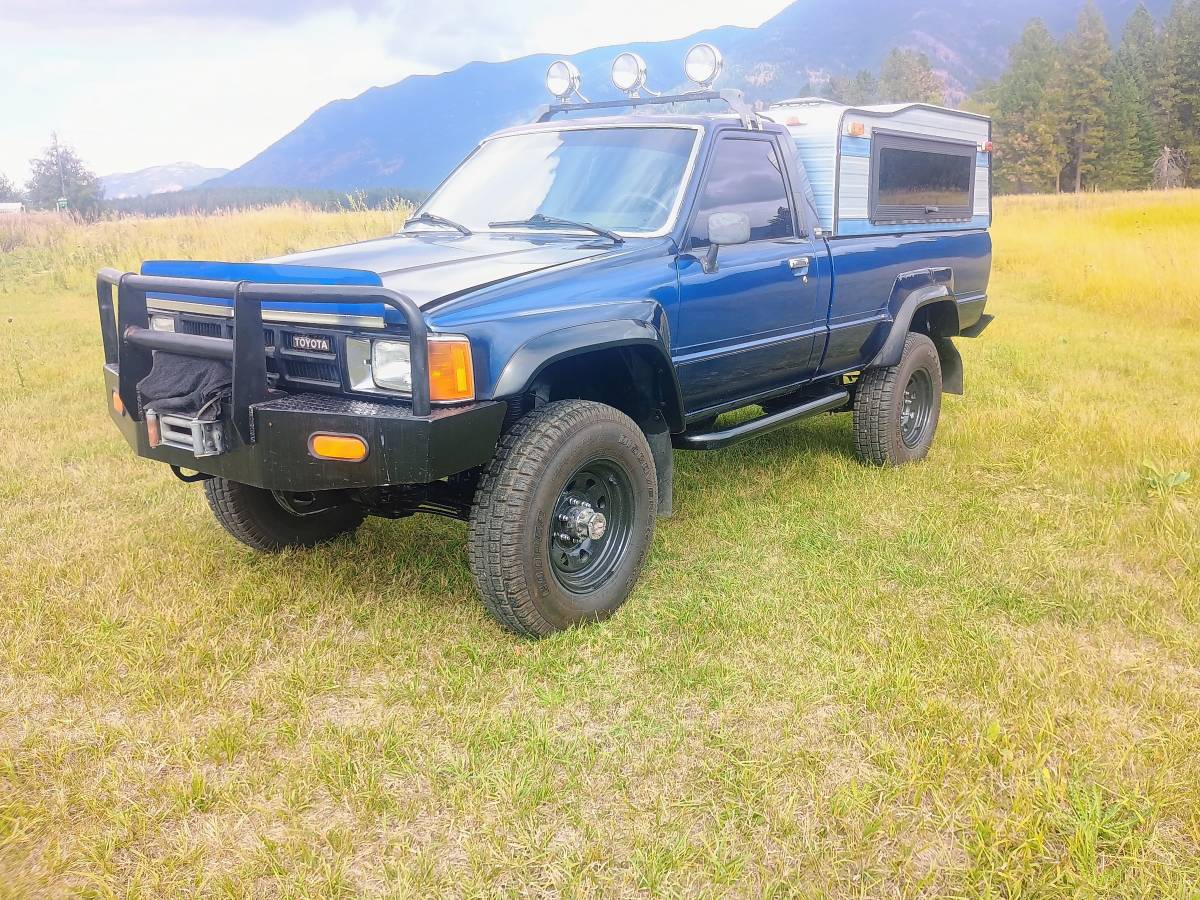 Toyota-Sr5-4x4-truck-1984-Blue