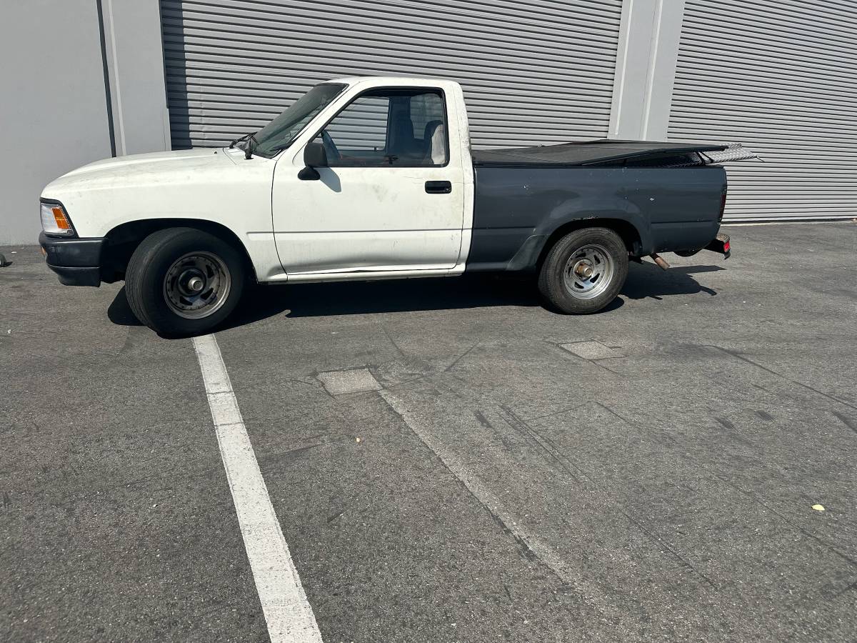 Toyota-Tacoma-1993-White