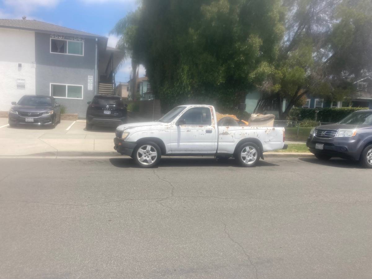 Toyota-Tacoma-1996