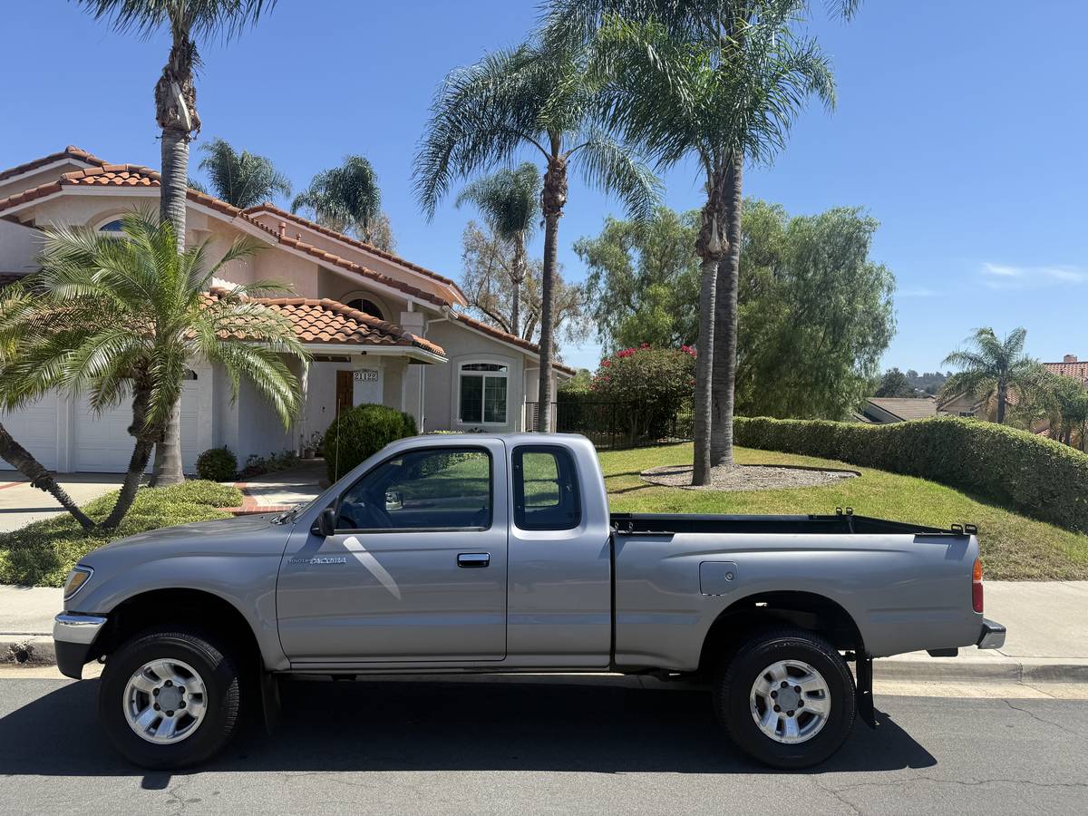 Toyota-Tacoma-sr5-4x4-1995