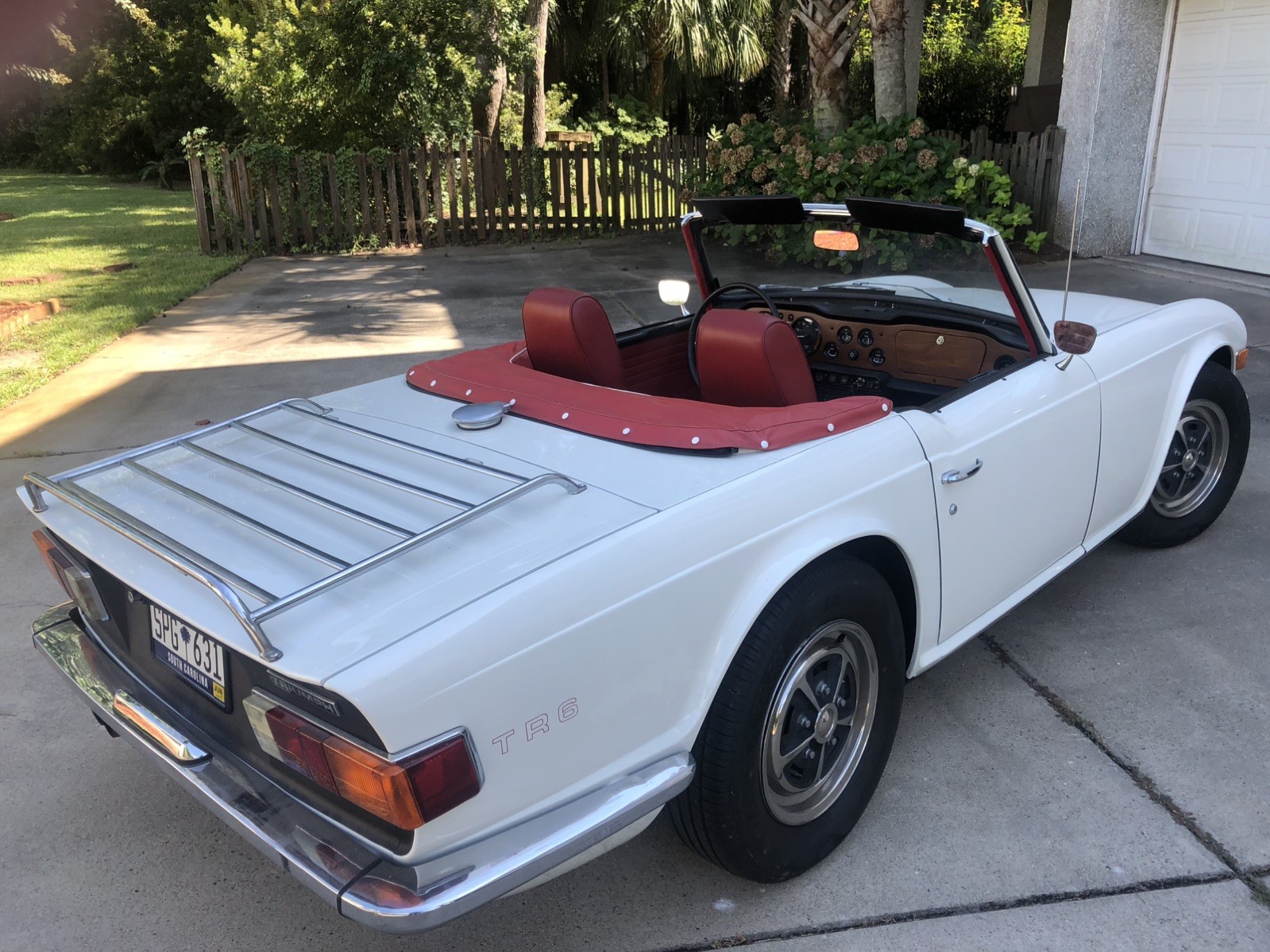 Triumph-TR6-1969-Convertible