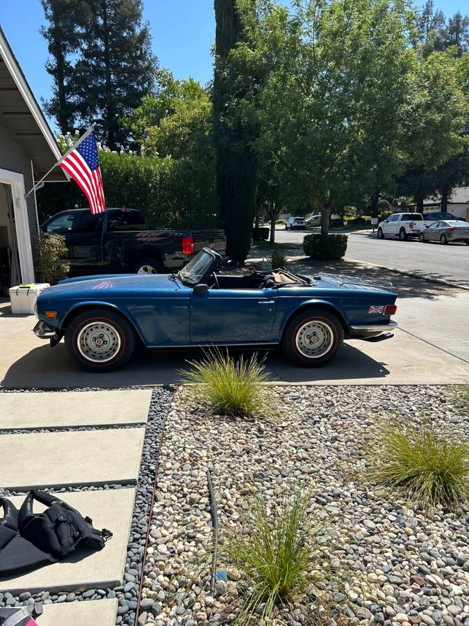 Triumph-Tr6-1974-Blue