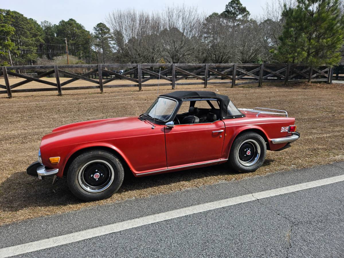 Triumph-Tr6-1975-Red