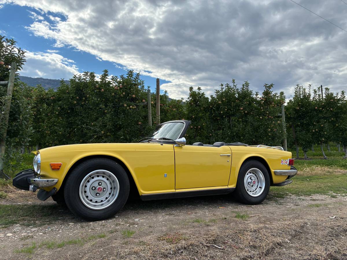Triumph-Tr6-1975-Yellow