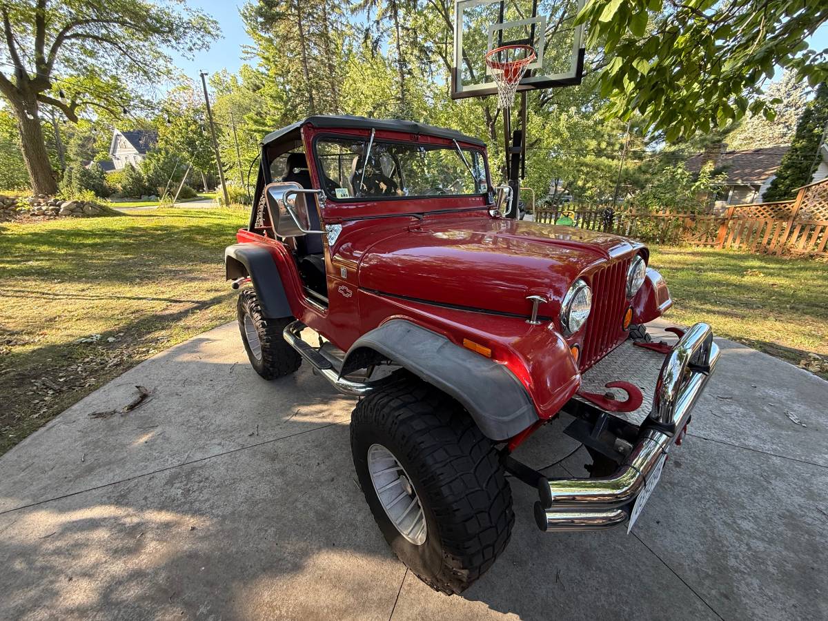 Vintage-jeep-convertible-1966-Red