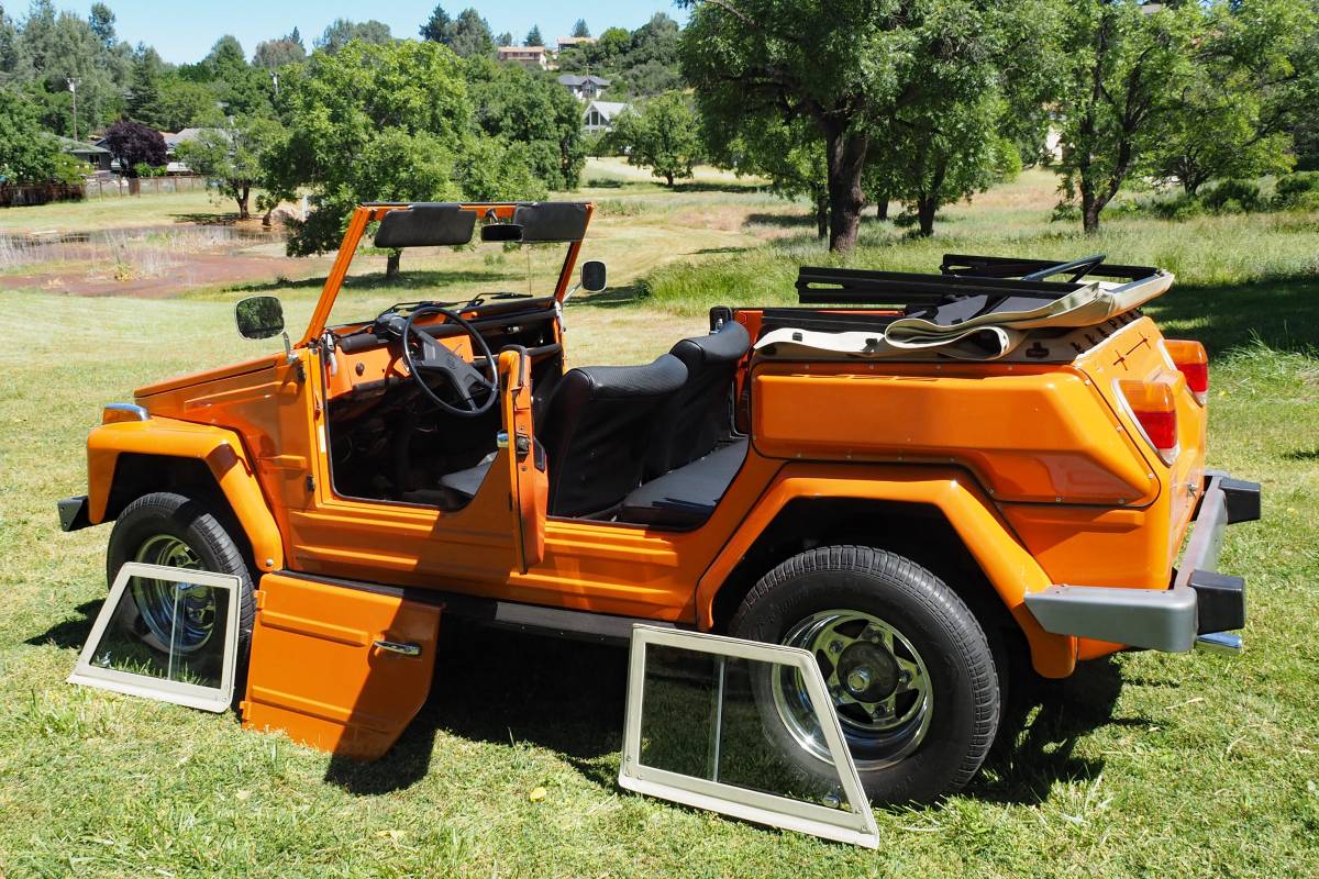 Volkswagen-181-thing-1974-Orange