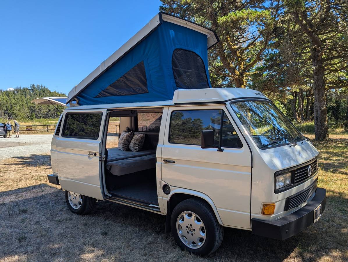 Volkswagen-1990-White