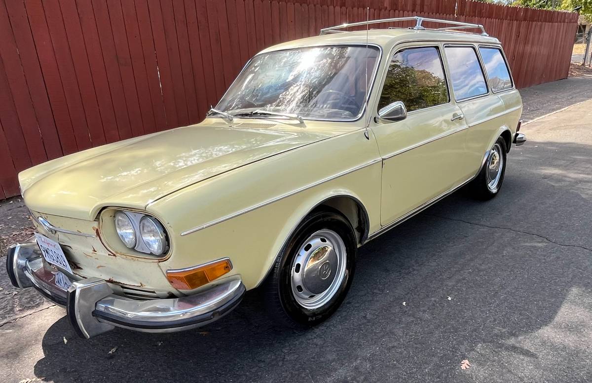 Volkswagen-411-1971-Yellow