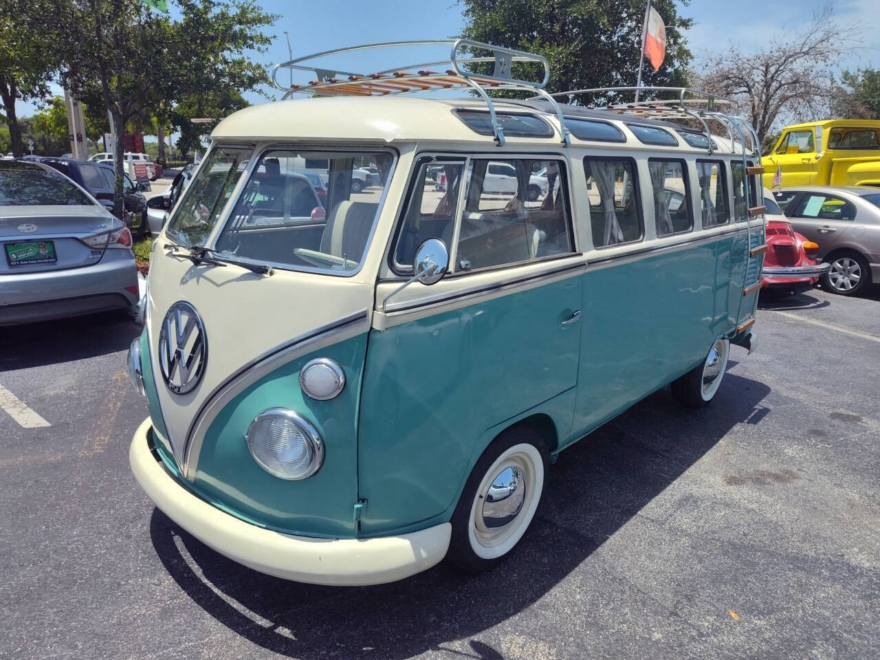 Volkswagen-Bus-1972-Passenger-Van-Gray