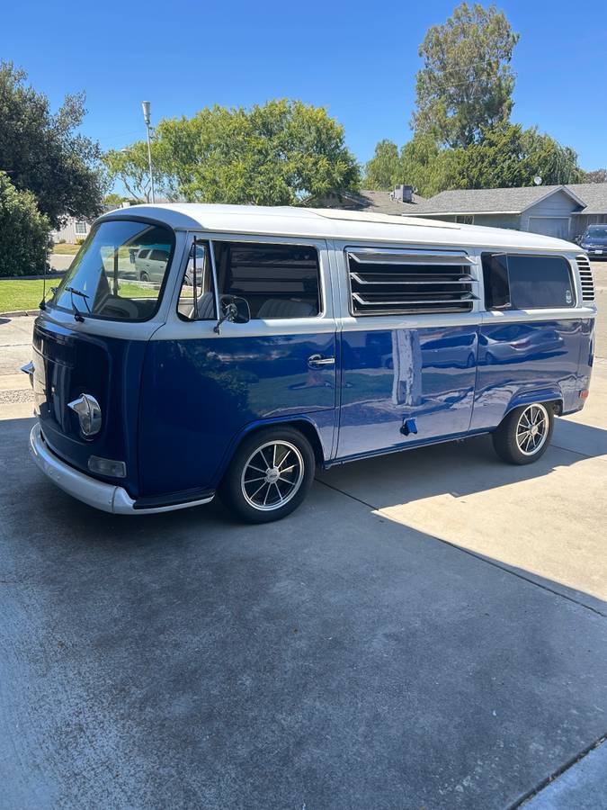 Volkswagen-Bus-volkswagen-1972-Blue