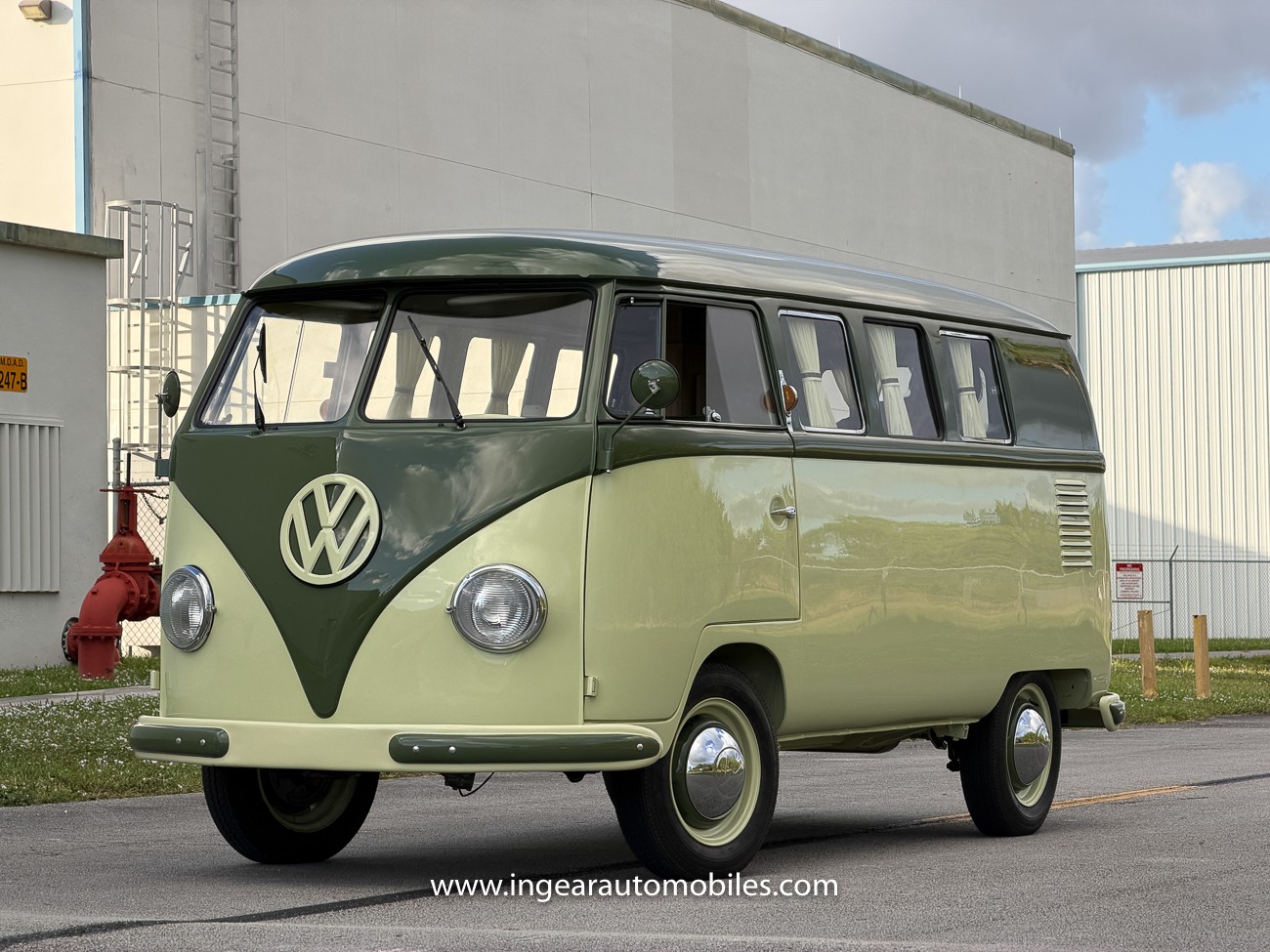 Volkswagen-BusVanagon-1963-Van-Green