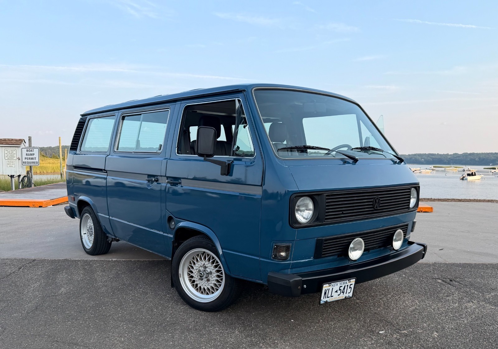Volkswagen-BusVanagon-1985-Minivan