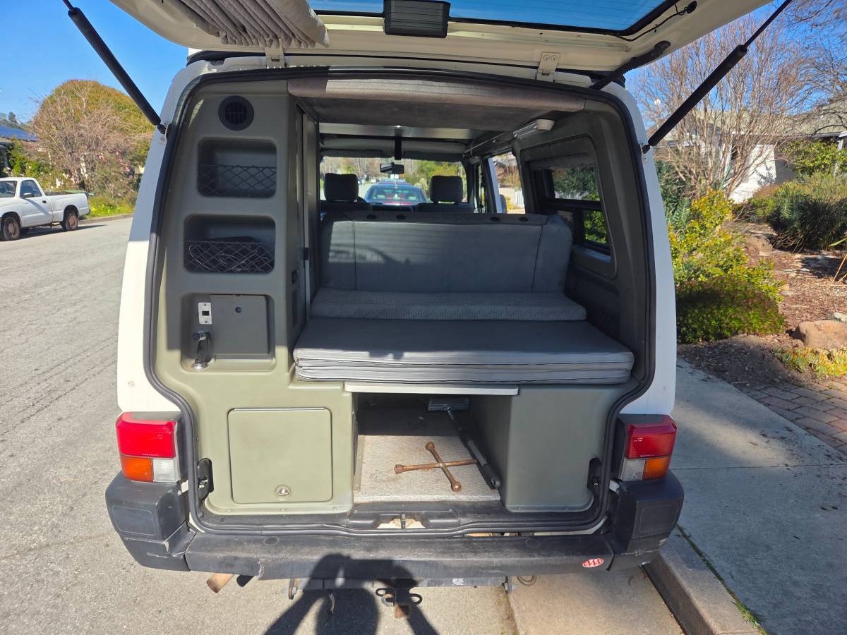 Volkswagen-Eurovan-camper-1995-White