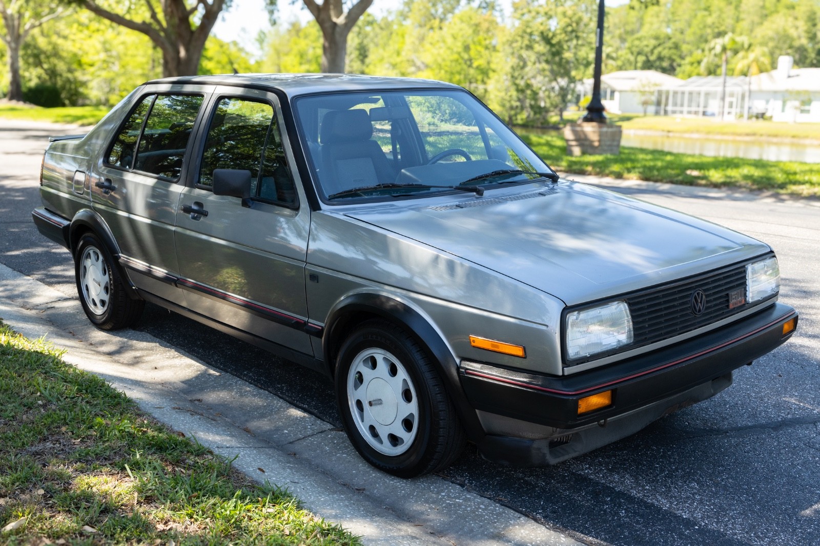 Volkswagen-Jetta-1987-Sedan