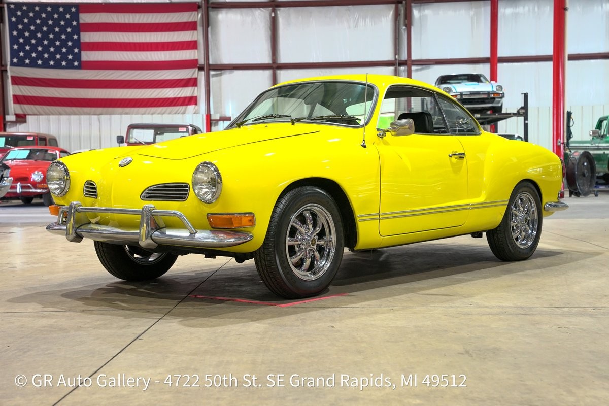 Volkswagen-Karmann-Ghia-1970-Coupe-Black