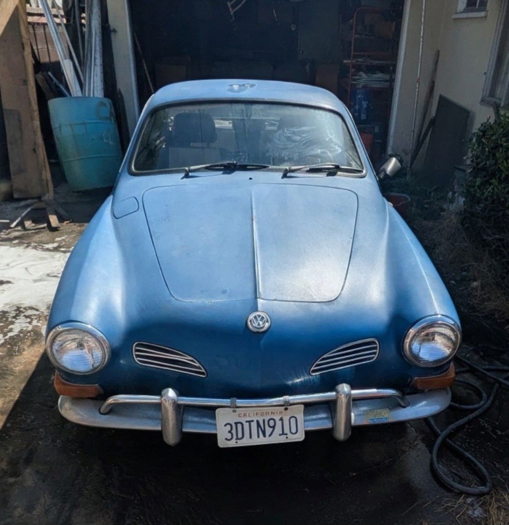 Volkswagen-Karmann-Ghia-1970-Coupe-Tan