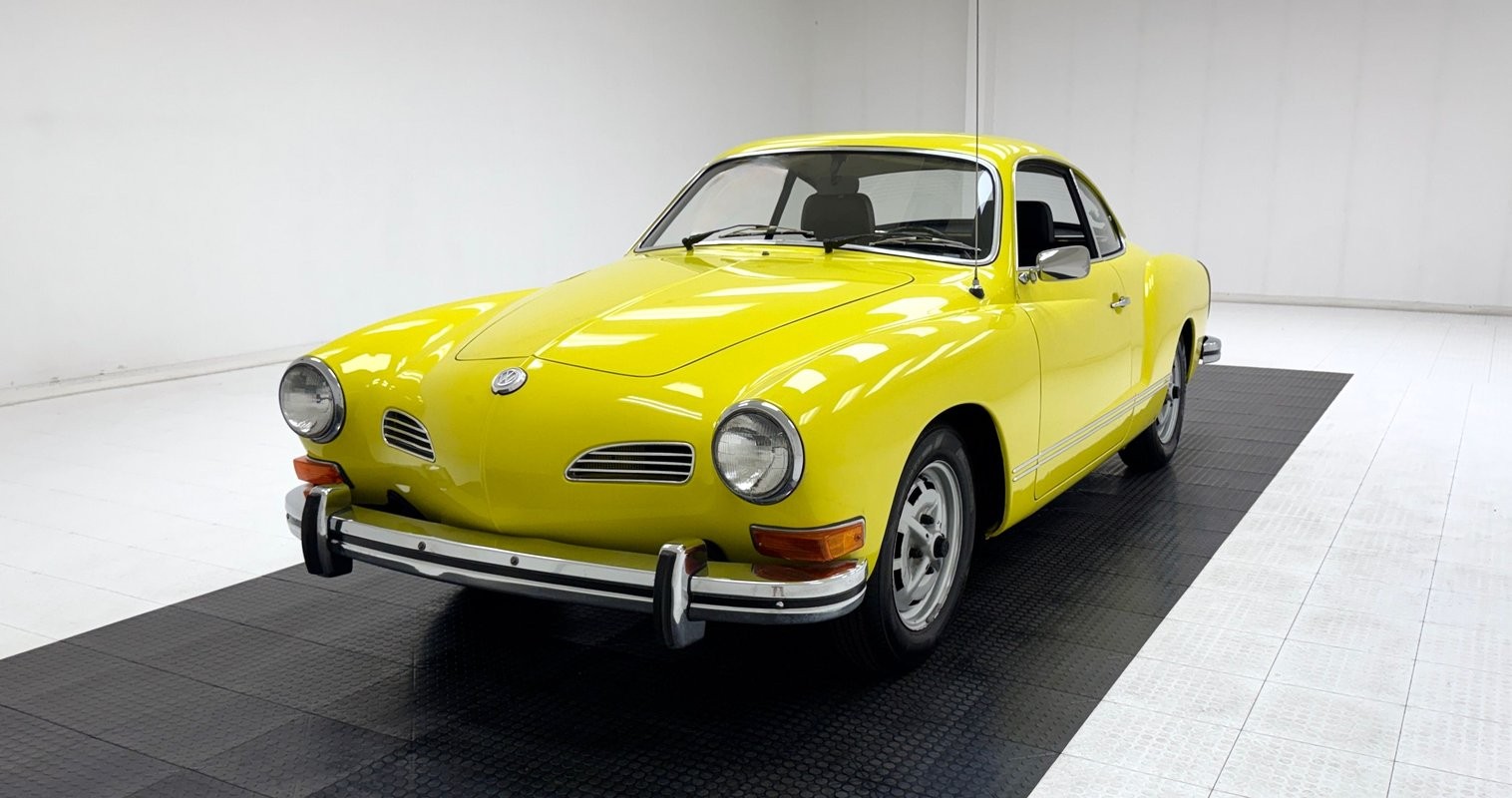 Volkswagen-Karmann-Ghia-1974-Coupe-Black