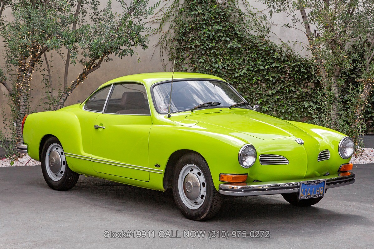 Volkswagen-Karmann-Ghia-Coupe-1974