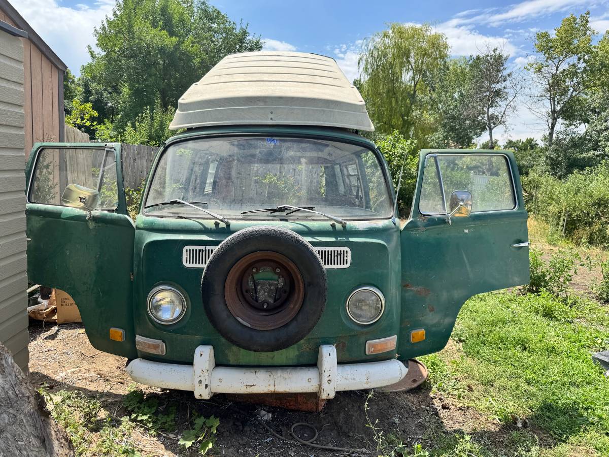 Volkswagen-Kombi-1970-Green