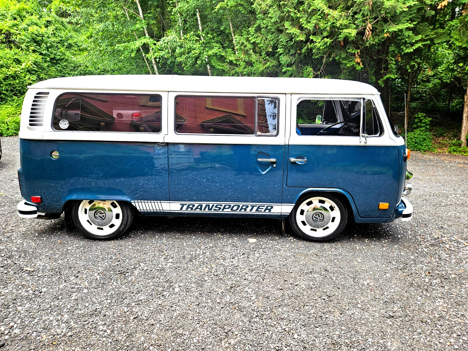Volkswagen-Transporter-1974-Standard-Passenger-Van-Blue