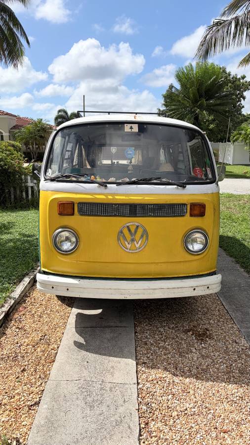 Volkswagen-Transporter-van-1974-Green
