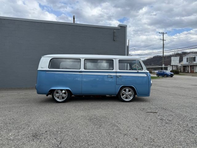 Volkswagen-Type-II-Custom-Bus-1974-Van-Gray