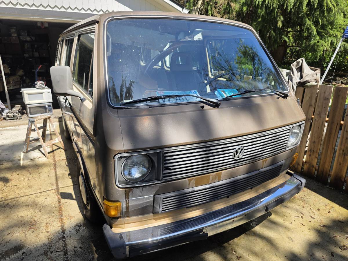 Volkswagen-Vanagon-1983-Brown