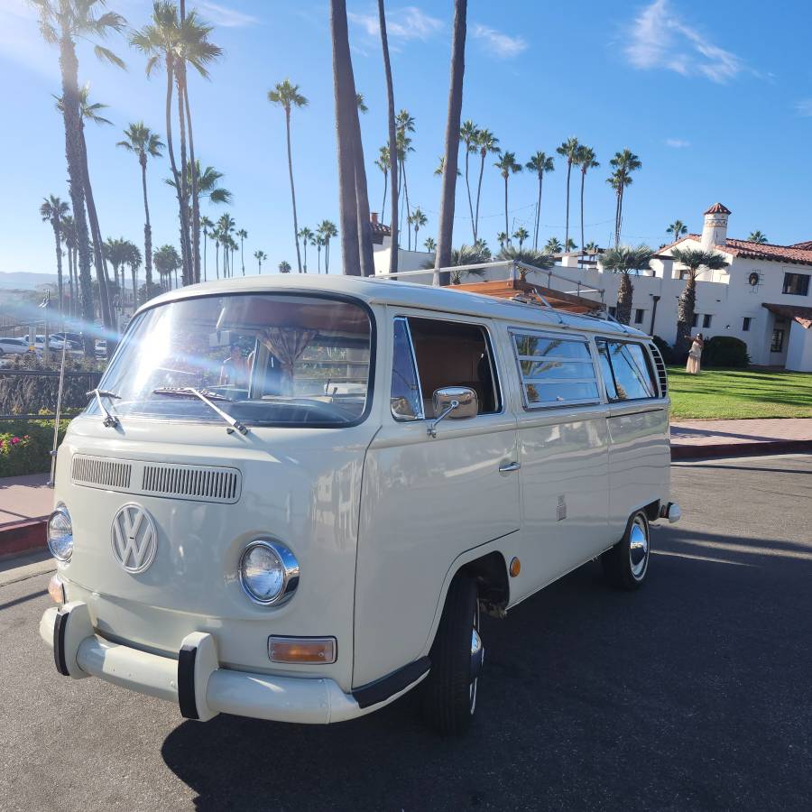 Volkswagen-Westfalia-1969-White