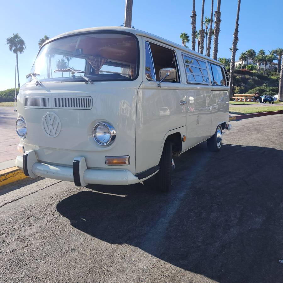 Volkswagen-Westfalia-1969-White