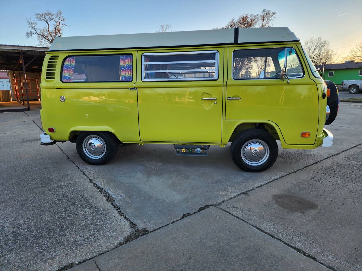 Volkswagen-Westfalia-1974-Yellow