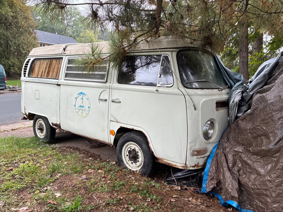 Volkswagen-Westfalia-camper-bus-1968-White