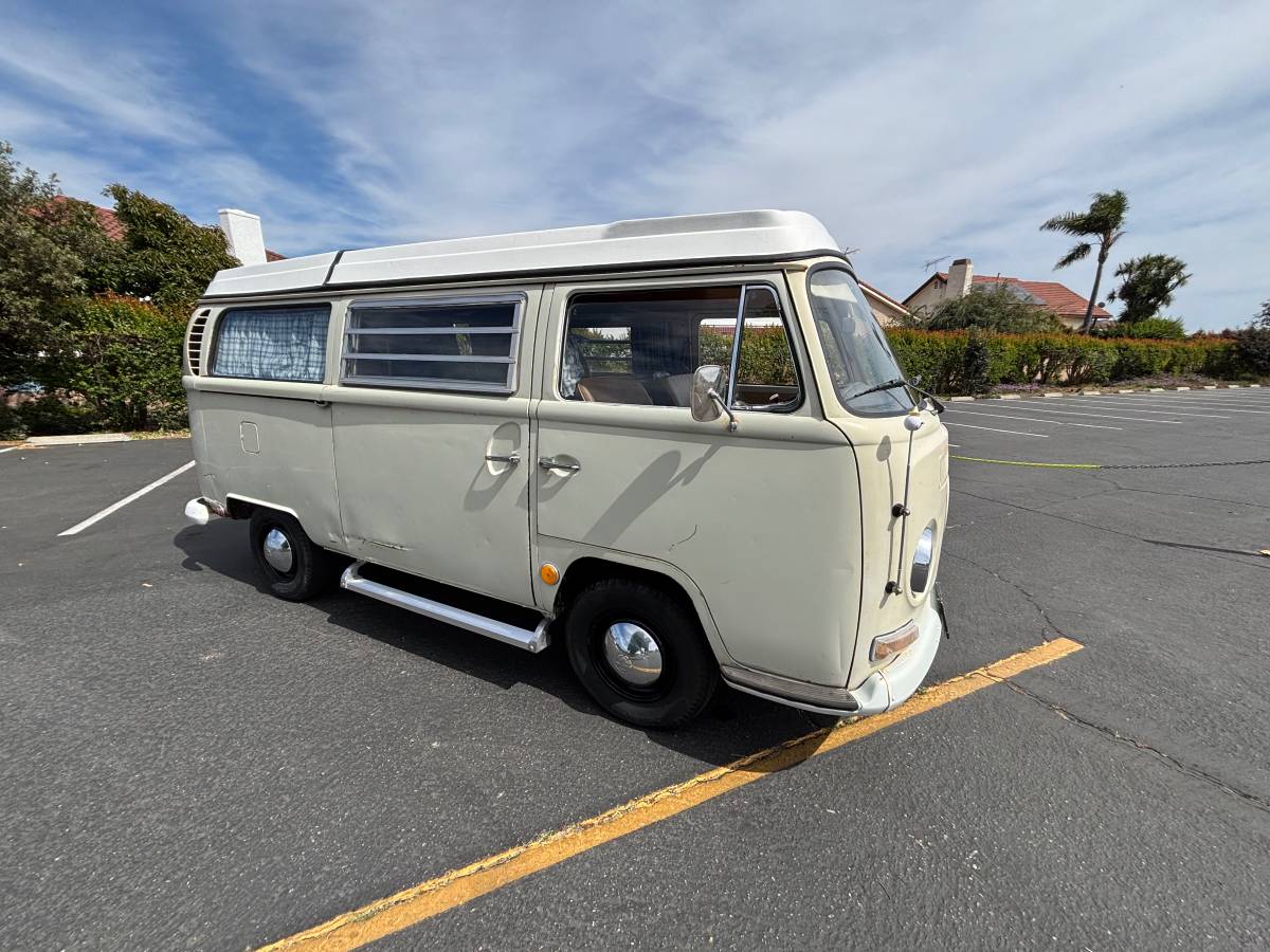 Volkswagen-Westfalia-camper-van-1969