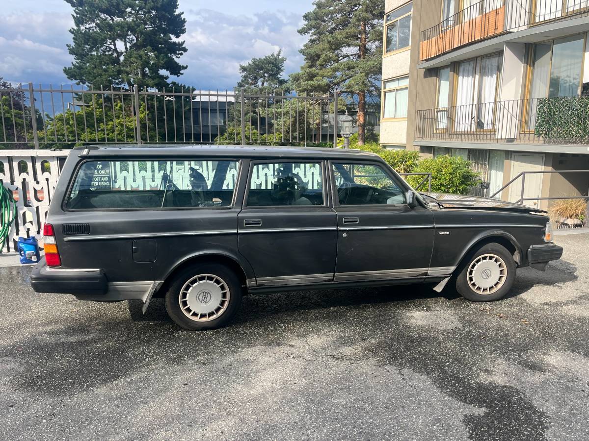 Volvo-240-1993-Gray