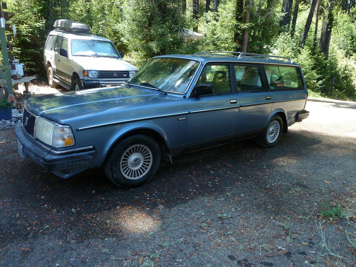Volvo-240gl-1986-Blue