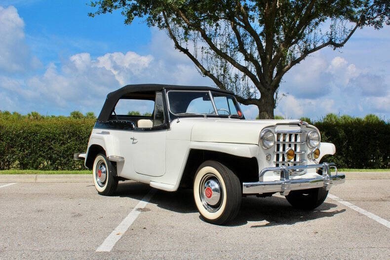 Willys-1951-Sedan-Black-White