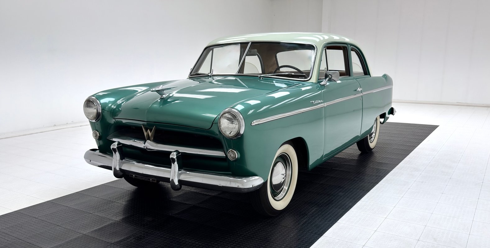 Willys-1953-Sedan-Tan