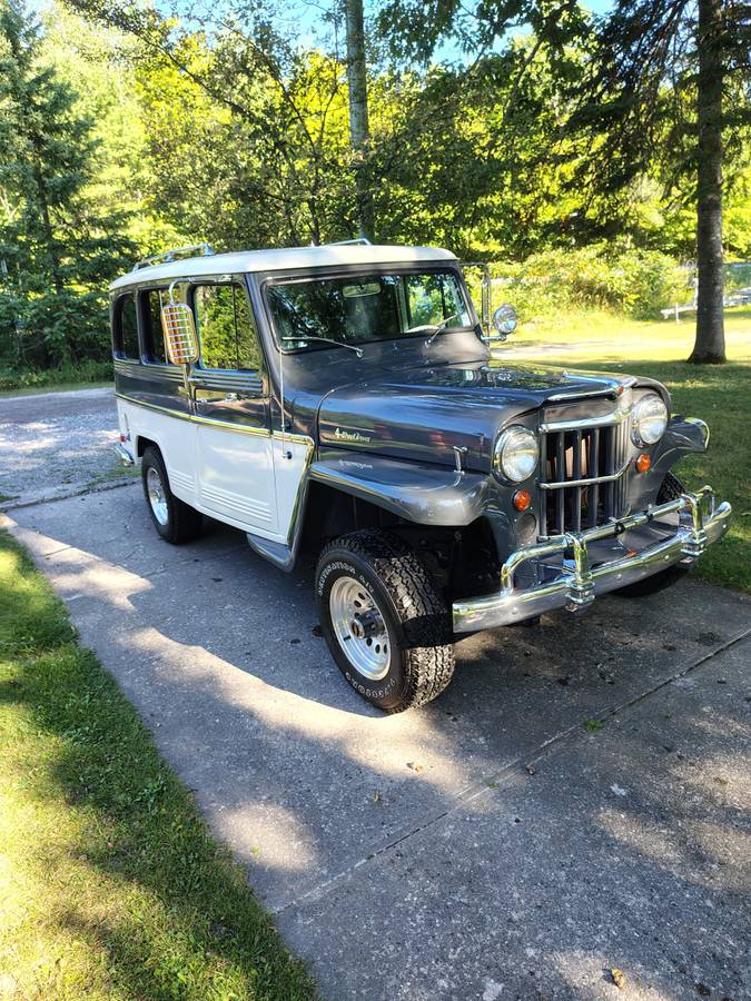 Willys-Station-wagon-1961-Gray