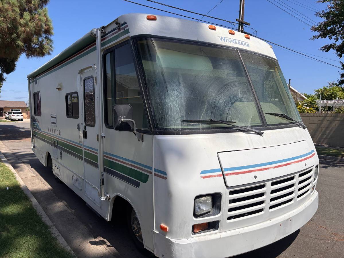 Winnebago-1996-White