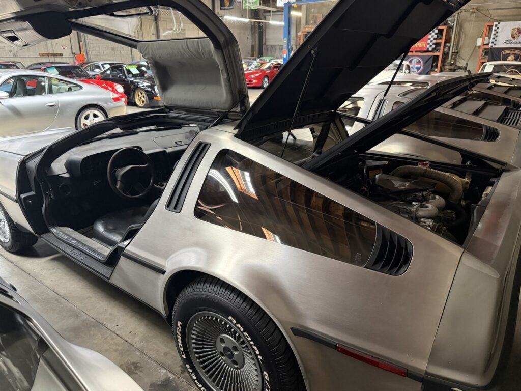 DeLorean DMC12