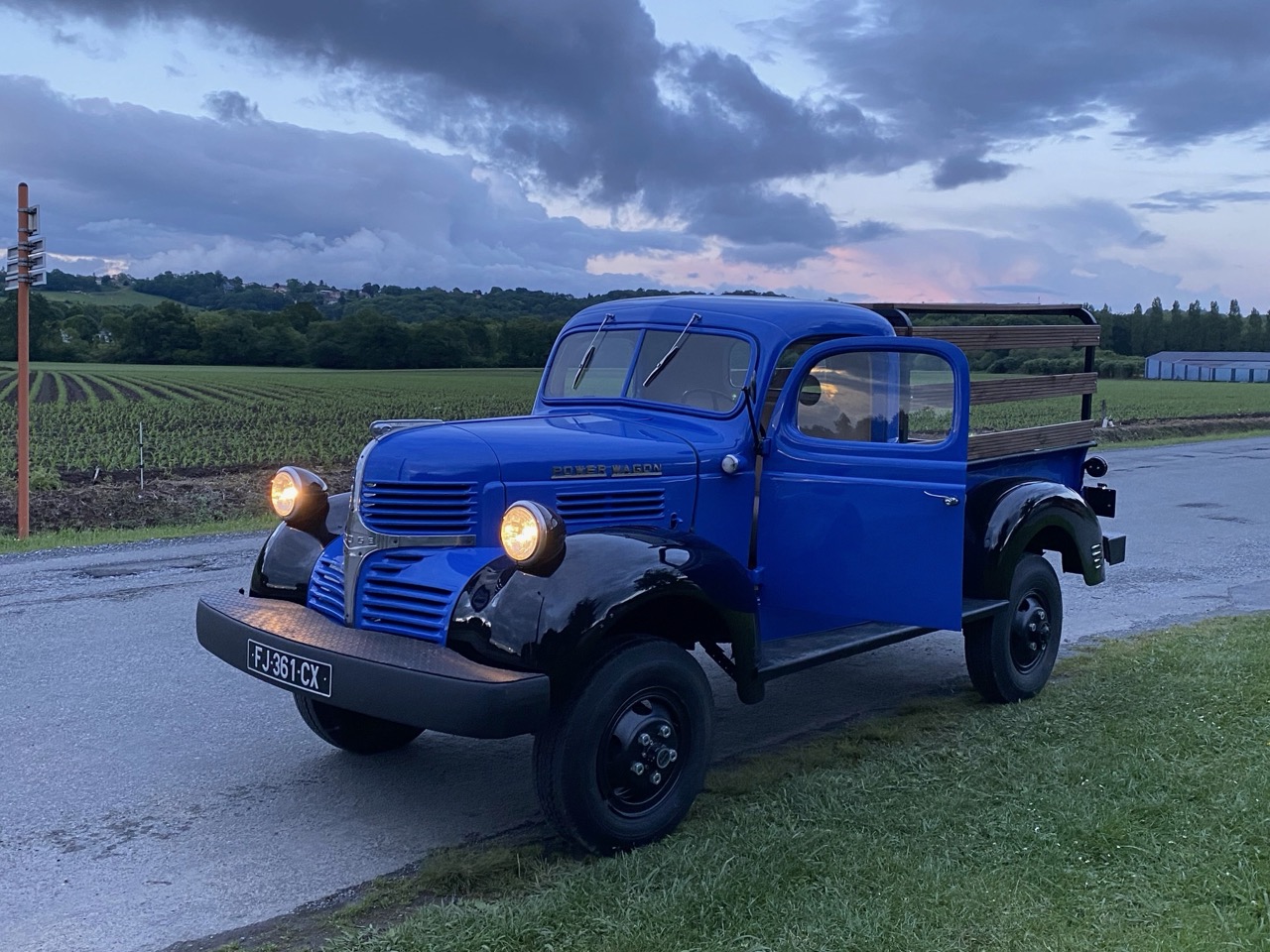 goodtimers-Dodge-Power-Wagon-1947