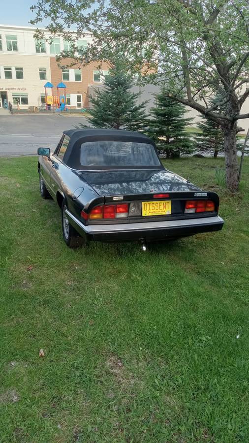 Alfa-romeo-Spider-graduate-1989-Black