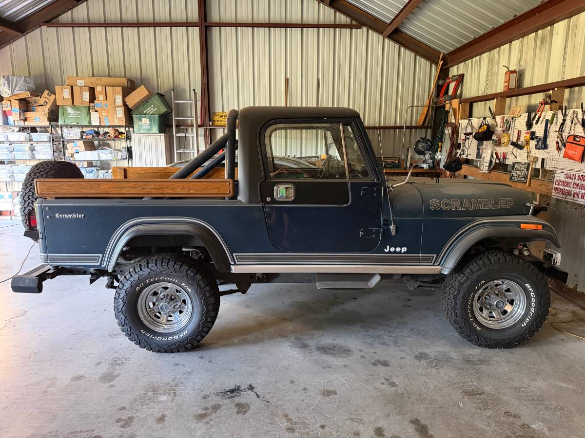 Amc-Jeep-cj-8-scrambler-1983-Blue