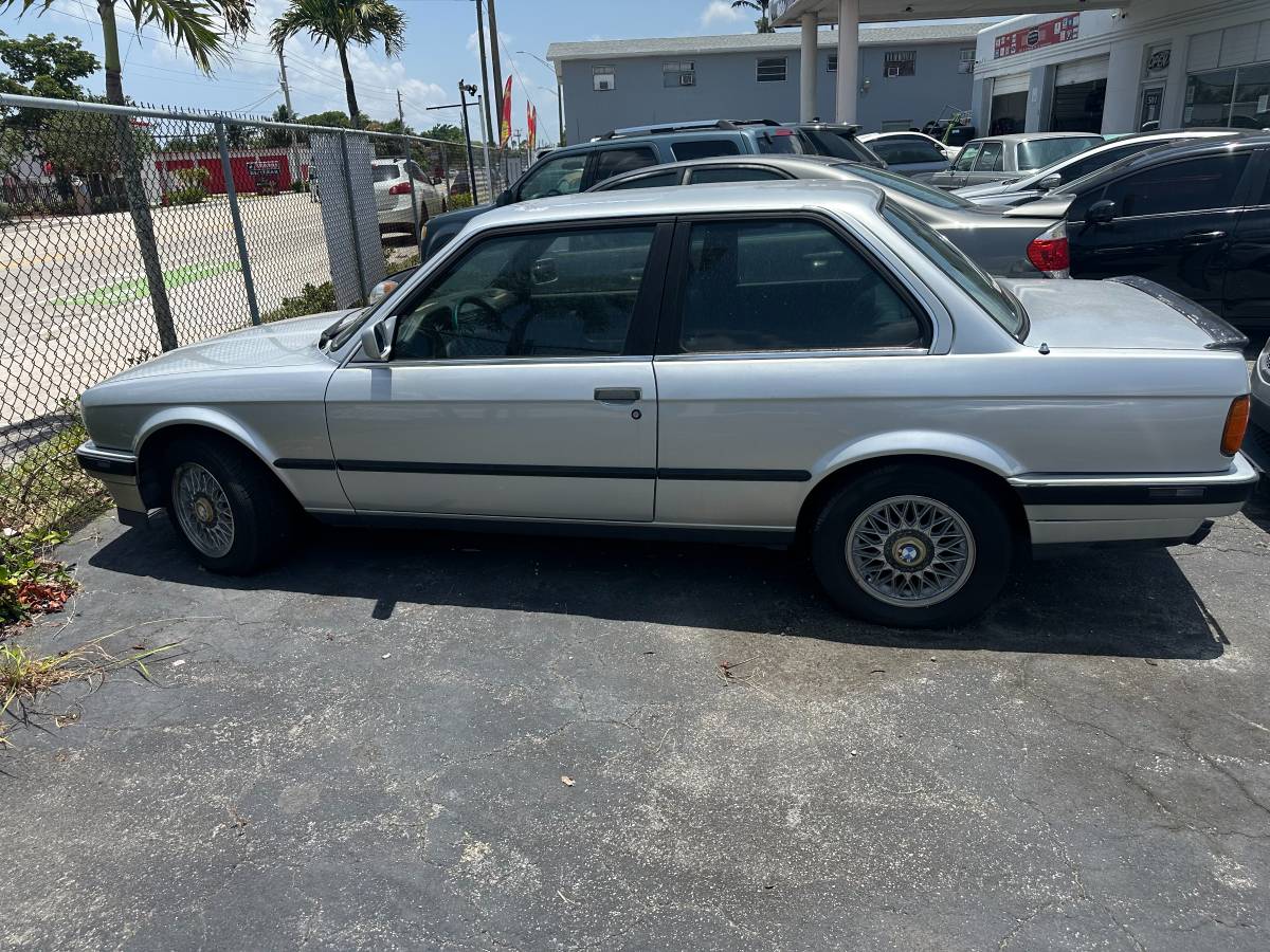 Bmw-325is-1990