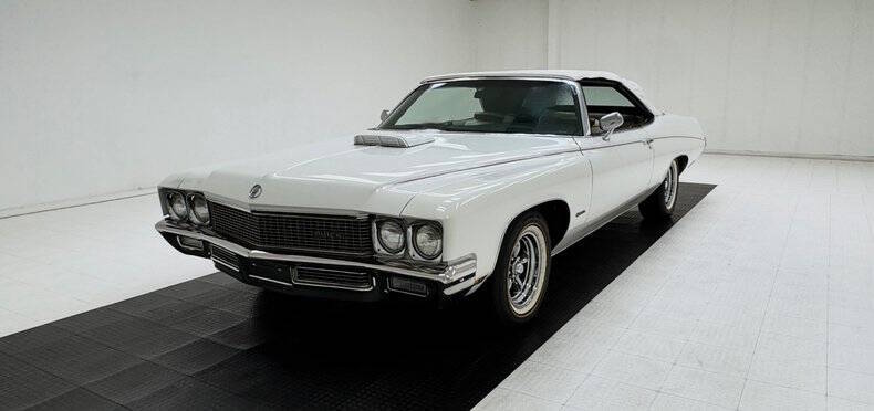 Buick-Wildcat-1971-White-White