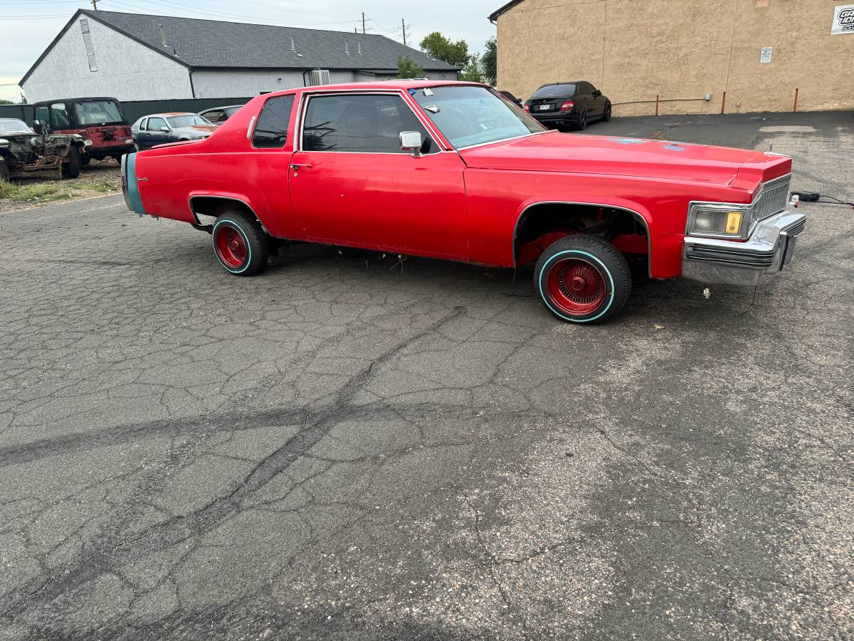 Cadillac-Coupe-de-ville-1978-Red